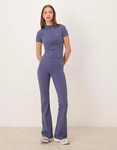 Леггинсы Tala Skinluxe с V-образным вырезом и расклешенной талией синего цвета