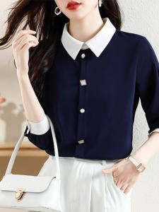 Блузка с вырезом-«замочной скважиной» и сочетанием цветов. Женская блузка Doux Belle, цвет Navy