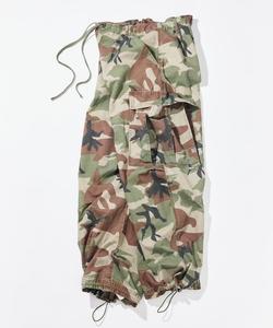 Брюки-карго из рипстопа с камуфляжным рисунком и изогнутым силуэтом