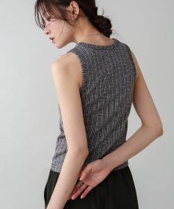 Майка с произвольной ребристой текстурой