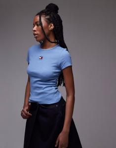 Футболка Tommy Jeans с ребристым значком синего цвета