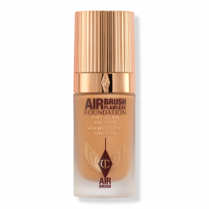 Безупречная тональная основа, нанесенная аэрографом Charlotte Tilbury, 10 Neutral (tan with neutral undertones)