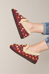 Пятнистые полные тапочки 'Peanut Brittle' Moshulu, красный