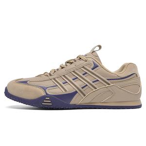 China Aerospace Низкие повседневные мужские туфли песочного цвета, цвет Sandstone