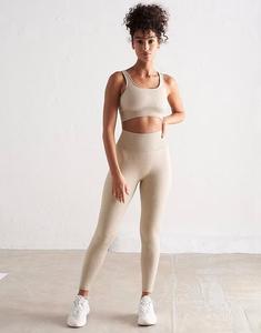 Бесшовные колготки в рубчик Aim'n Beige бежевого цвета