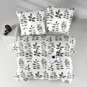 Постельное белье 200х200 см. Комплект из 3 предметов. Белый пододеяльник с черным рисунком листьев, Хафса.