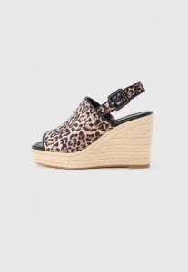 Сандалии на танкетке coralyn Dkny, Natural