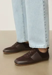 Тренеры varita Kazar, Brown