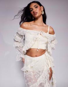 Топ с открытыми плечами и оборками из кружева кремового цвета South Beach