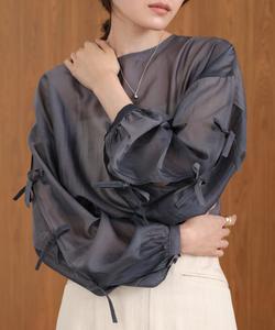 Прозрачная блузка с рукавами из лент.