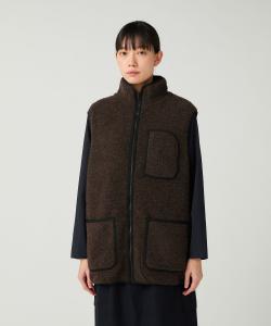 Жилет из переработанной шерсти в стиле боа