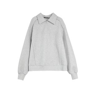 ELLE Свитшот женский светло-серый с воротником-поло умеренный