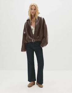 Куртка-бомбер Pull&Bear с кожаным эффектом цвета шоколада