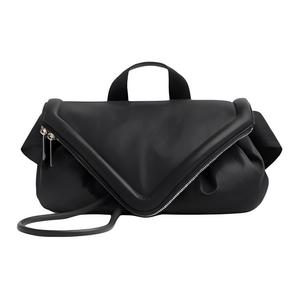 Кожаная поясная сумка на молнии мужская черная Bottega Veneta