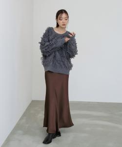 Топ из ворсистой ткани, тянущейся в двух направлениях (спереди и сзади).