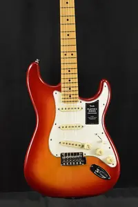 Fender Player II Stratocaster Aged Cherry Burst с грифом из клена