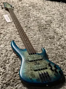 Soloking Солокинг SWB450 Artisan Bass с крышкой из карельской березы в цвете «Церулеанский синий градиент»