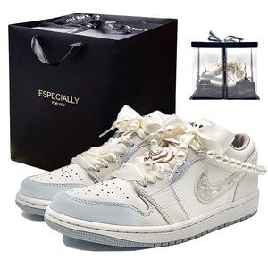 Jordan Баскетбольные кроссовки Air 1 Zhe's Story, Box, износостойкие, низкие, винтажные, женские, бежевые, белые, синие