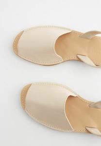 Сандалии Next, бежевый