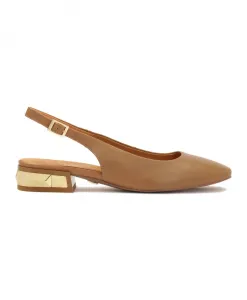 Удобные туфли-лодочки с открытой пяткой и металлическим декором на каблуке. Kazar, коричневый