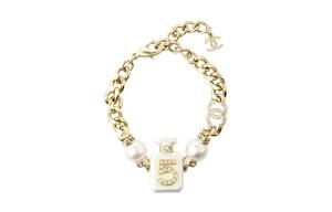CHANEL Металлические браслеты с жемчужной смолой Women's Gold/Pearl White