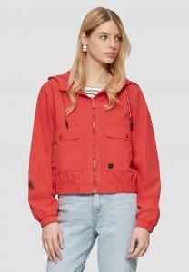 Легкая куртка QS, красный