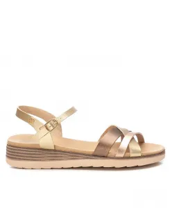 Женские сандалии на низком клину с ремешками XTI, золотой