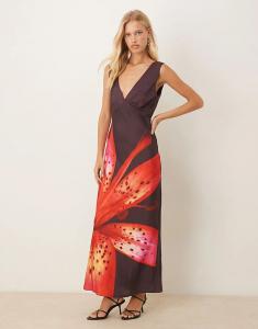 Платье макси с открытой спиной от Abercrombie & Fitch с красным цветочным принтом