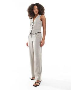 широкие брюки бежевого цвета