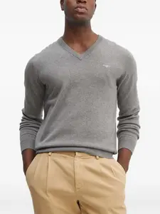 Свитер с V-образным вырезом и вышитым логотипом Gant, серый