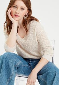 Джемпер MIT LANGEN ÄRMELN UND LOCHMUSTER Cache Cache, кремовый