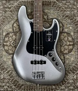 Fender American Professional II Jazz Bass в цвете Mercury с грифом из палисандра, жестким кейсом и профессиональной настройкой