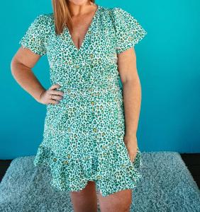 Платье Angelina с леопардовым принтом, запахом и присборенной талией, цвет Kelly Green/желтый Thml, Kelly Green/Yellow