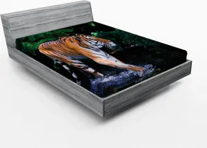 Простыня на резинке ABAKUHAUS Safari, Тигр в воде, ручей, охота, опасность, деревья, тропический пруд, скрытая ловушка, 160 x 200 см, цвет: зеленый, оранжевый, коричневый Abakuhaus