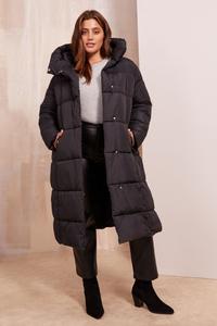 Стеганое пальто с изогнутым капюшоном Friends Like These, черный