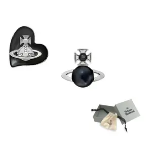 Vivienne Westwood Серьги Heart Saturn асимметричные для женщин Black/Silver