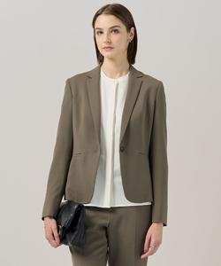 Шерстяной пиджак приталенного кроя, эластичный в двух направлениях.