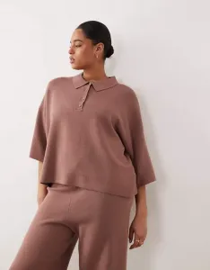 Вязаная рубашка-поло свободного кроя ASOS DESIGN Curve цвета мокко