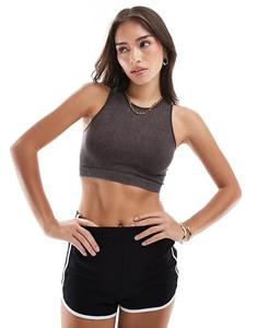 Бесшовный ребристый укороченный топ черного цвета ONLY