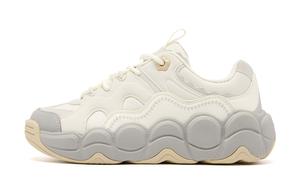 QIAODAN Женские кроссовки с низким верхом и устойчивой к износу подошвой, серо-бежевого цвета