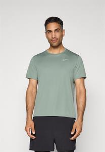 Футболка Nike Performance MILER, Clay Green/Dark Green