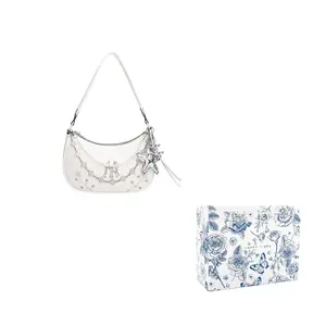 Портативная наплечная сумка Regular женская бежевая MLB, Chocolate