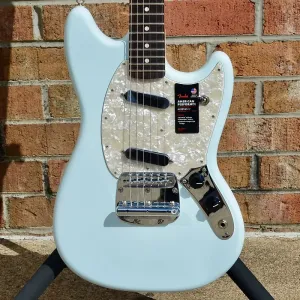 Fender American Performer Mustang, накладка из палисандра, Sonic Blue