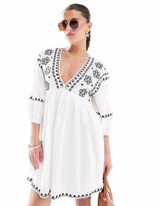 Мини-платье New Look с вышивкой белого цвета