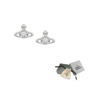 Vivienne Westwood Серебряные серьги-гвоздики для мужчин Silver