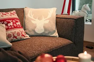 Декоративная подушка TOM TAILOR HOME "Вязаная голова оленя", вязаный чехол без наполнения с головой оленя, 1 штука 45х45 см, светло-серый/кремовый