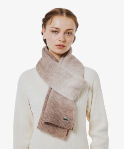 Шарф из альпаки с градиентным узором, связанный спицами