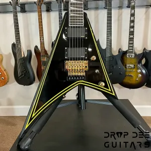 Электрогитара Jackson MJ Series Rhoads RR24MG с чехлом, черная с желтыми полосами