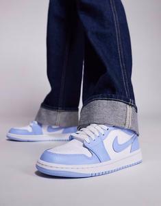 Кроссовки Nike Air Jordan 1 Low синего и белого цветов