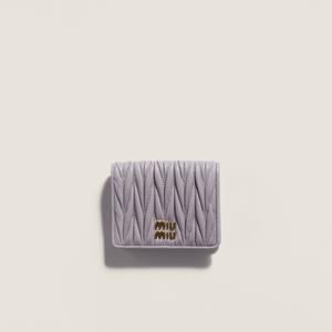 Маленький кошелек из мателассé наппа-кожи MIU MIU, фиолетовый